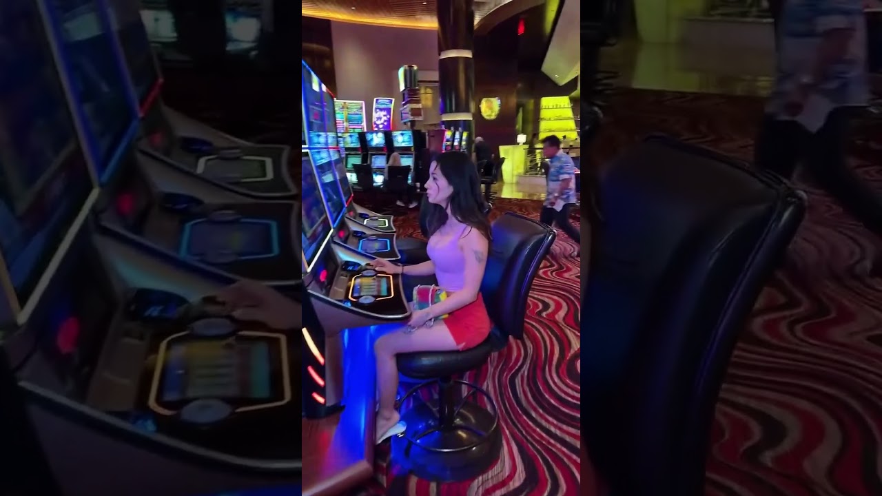 She's a BIG WIN already #slot #casinoslots Video