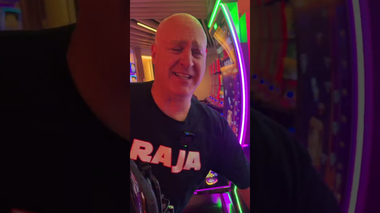 $1000 SPIN LEADS TO INSANE JACKPOT ON SPOOKY LINK! #slots #casino #vegas Video