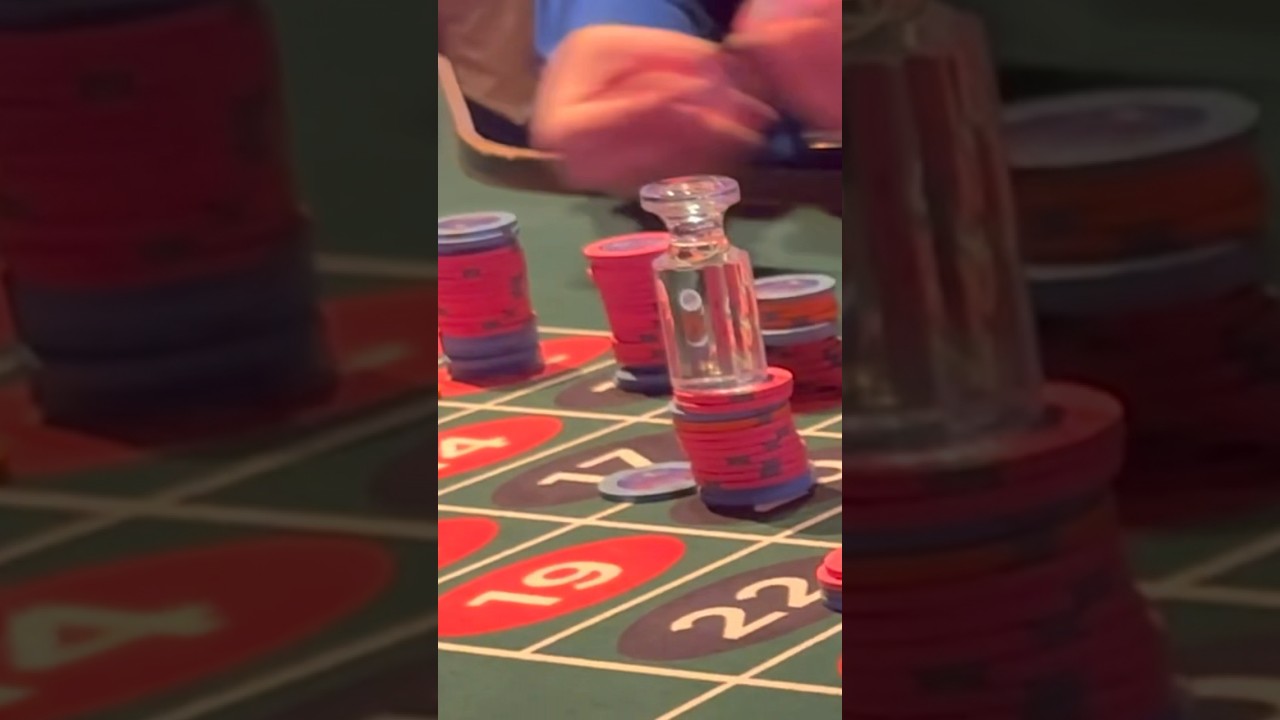 Huge Win on The Roulette Table ! Video