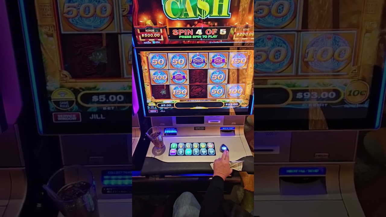 Watch this Kitty Roar for a Big Payout! #win #slotmachine #gambling Video